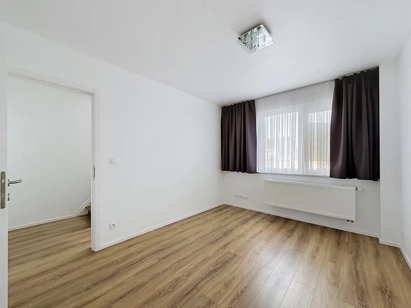 Instapklare gezinswoning met 4 SLPK, 3 Badkamers én Tuin! foto 13