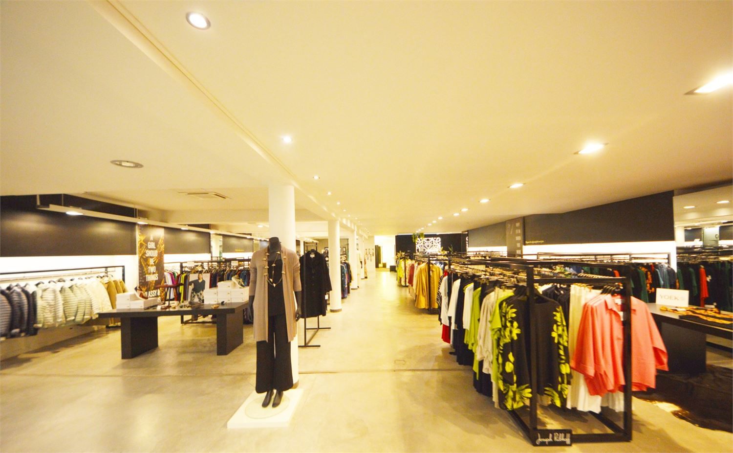 UNIEKE COMMERCIËLE OPP. 630 M2 MET PARKING NAAST ZEEMAN EN MULTIPHARMA foto 7