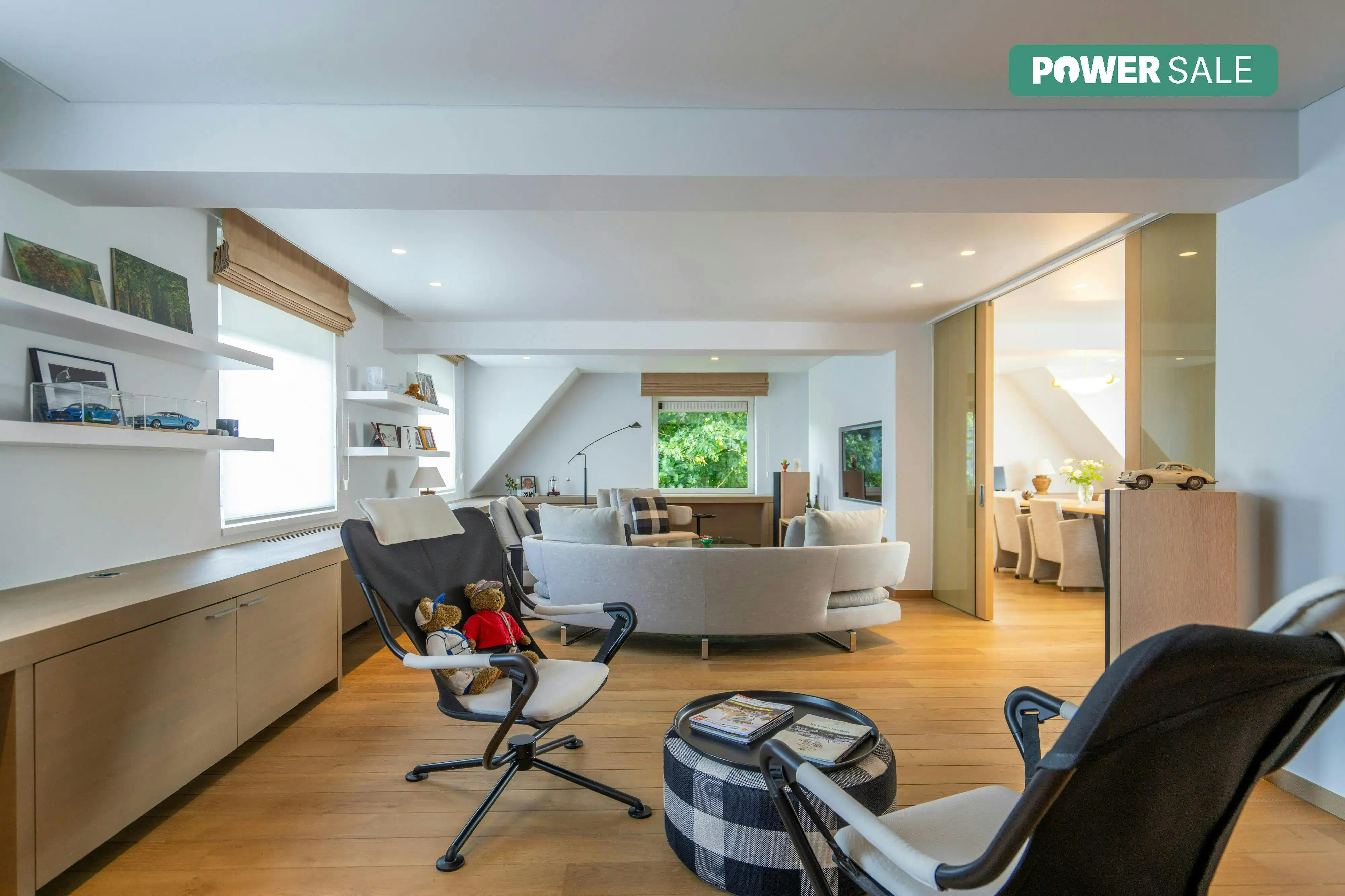 Levensbestendig wonen in deze villa met lift in Kortrijk? foto {{pictureIndex}}