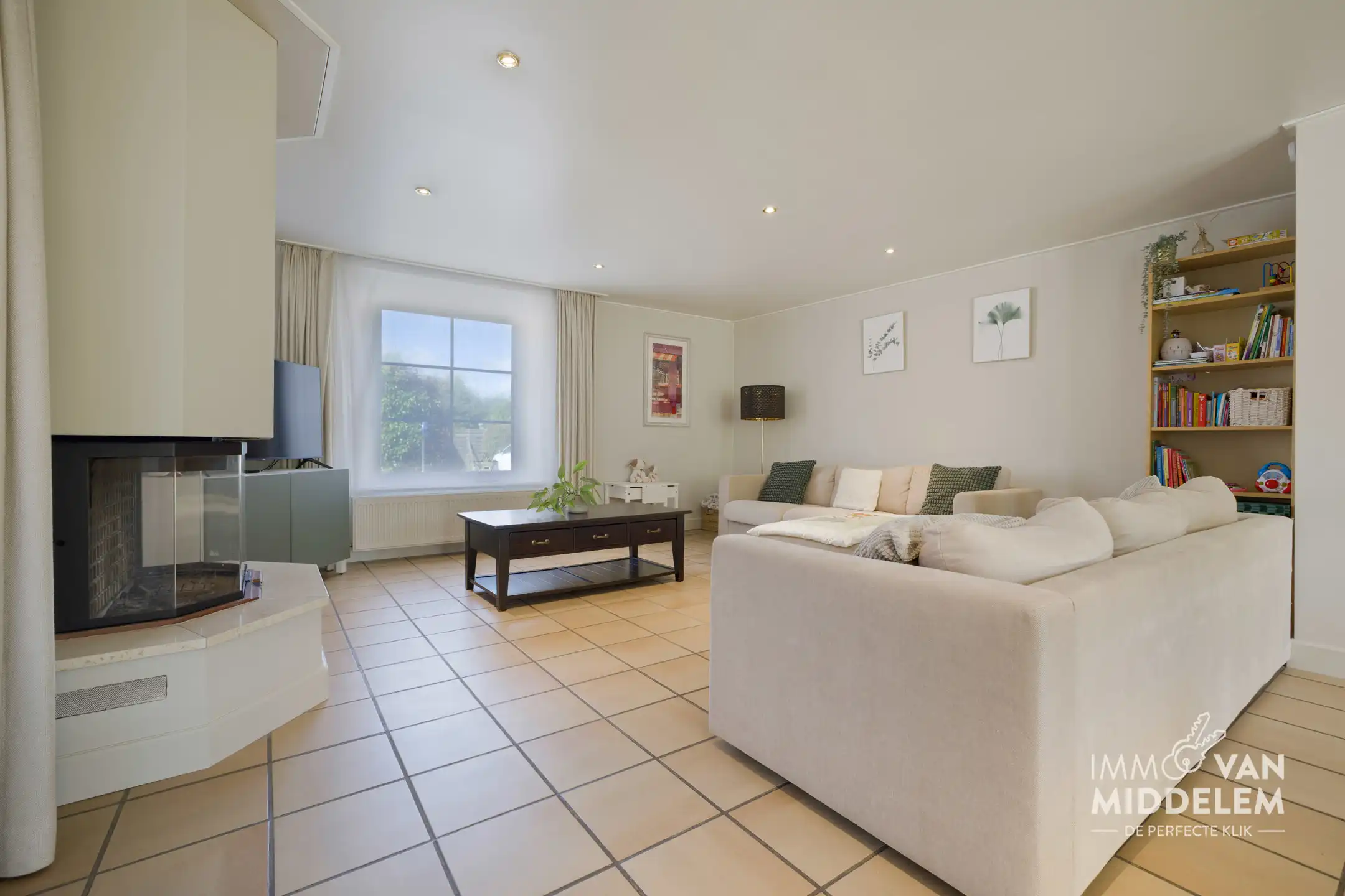 INSTAPKLARE WONING MET 4 KAMERS, TUIN EN GARAGE foto 3