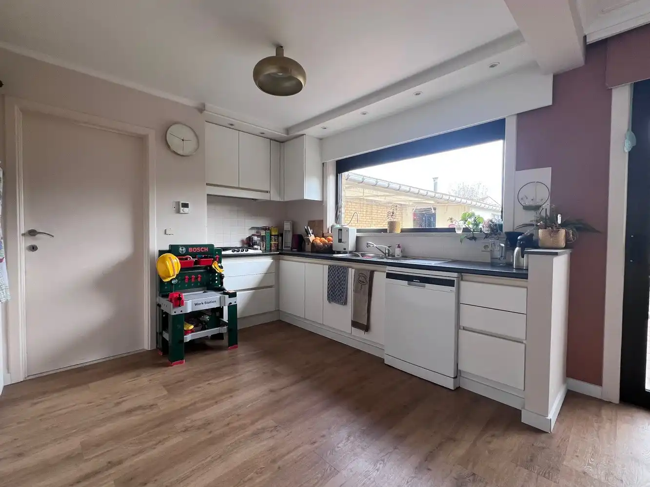 Gezellige woning met 3 slaapkamers, garage en zongerichte tuin. foto 4