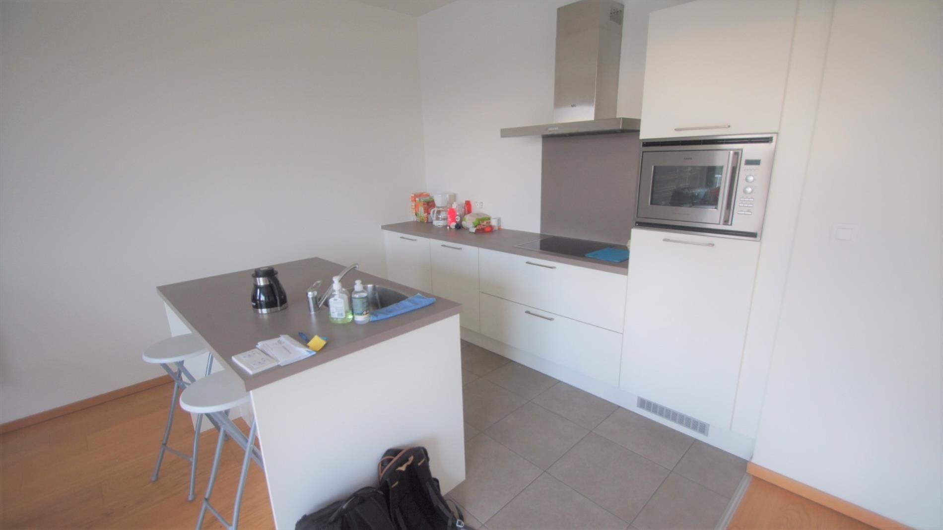 Ruime en moderne penthouse met 2 slpks, terras + autostaanplaats foto 4