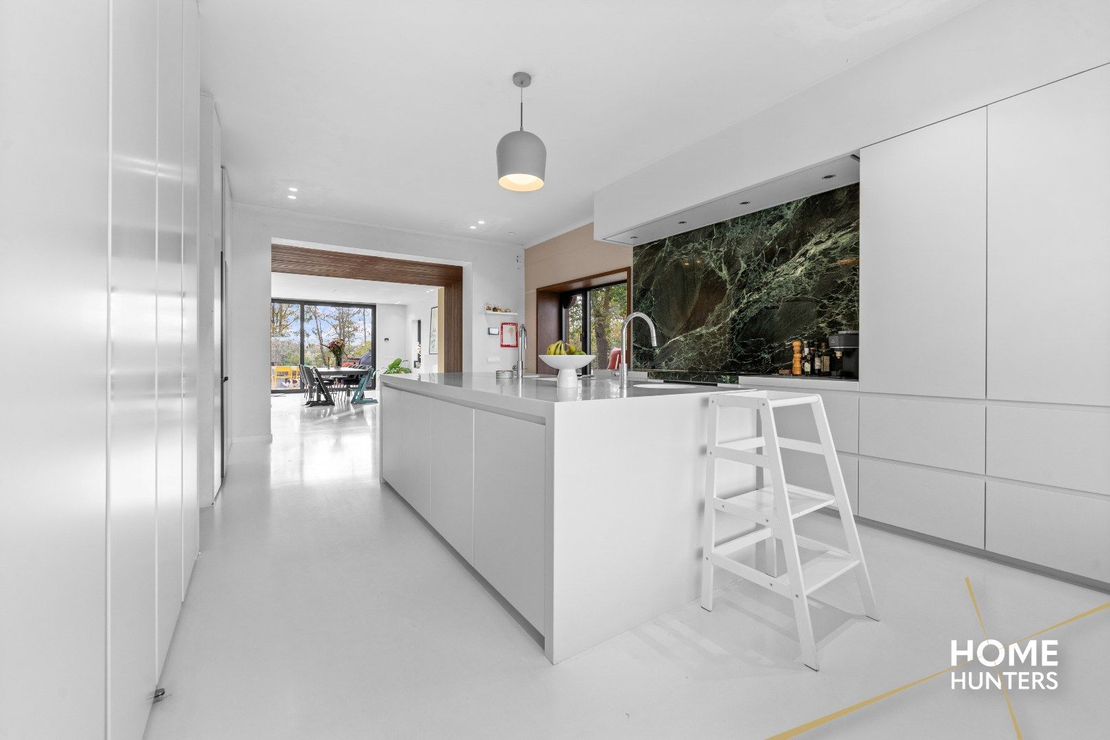 Riante villa in Zonnebeke op 8.374 m² met praktijkruimte, zwembad en volledige kelder foto 11