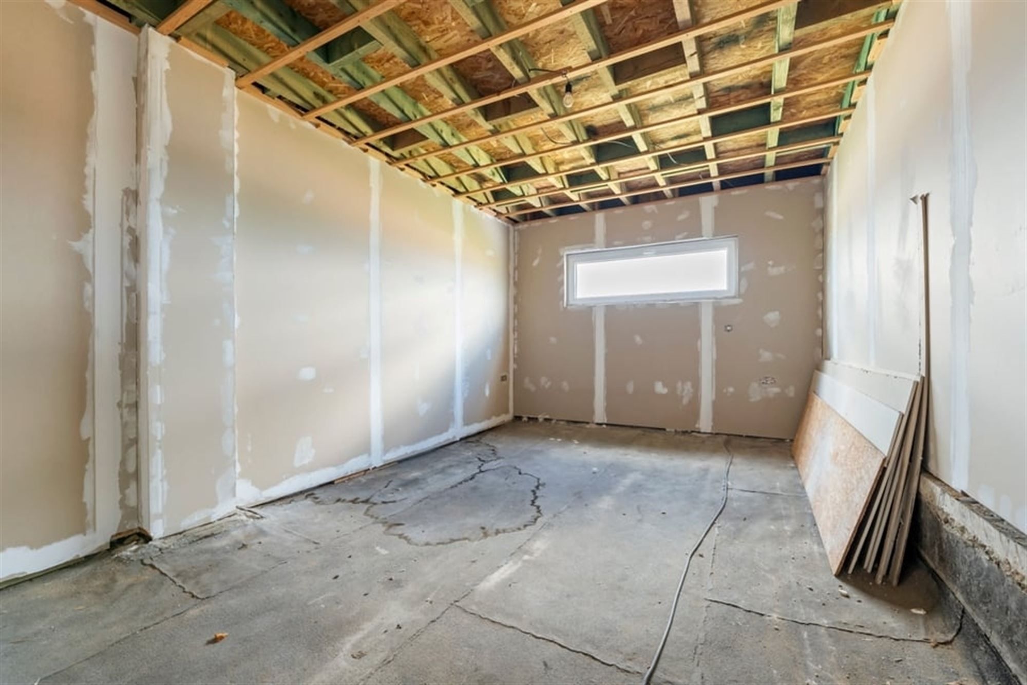 RUIME GEZINSWONIG MET VEEL POTENTIEEL EN EEN RUIME GARAGE IN SINT-TRUIDEN  foto 28