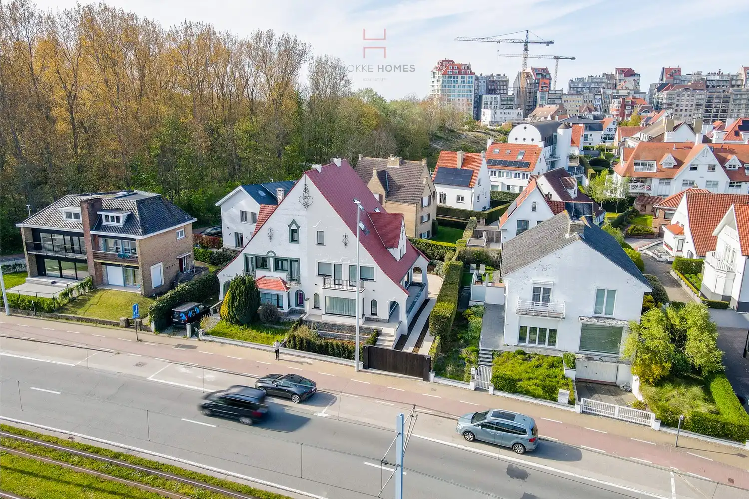 Uitzonderlijk gerenoveerde koppelvilla op topligging in Duinbergen foto 2