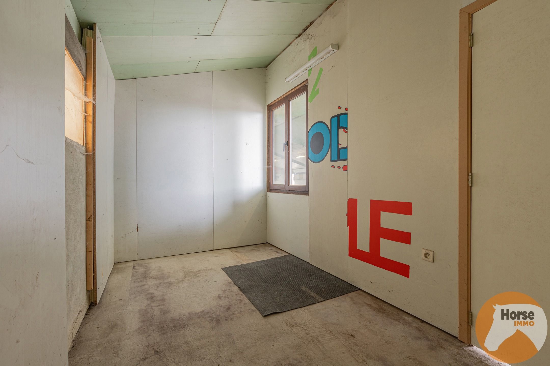 LOKEREN -Landelijk gelegen bedrijfswoning met stallencomplex foto 17