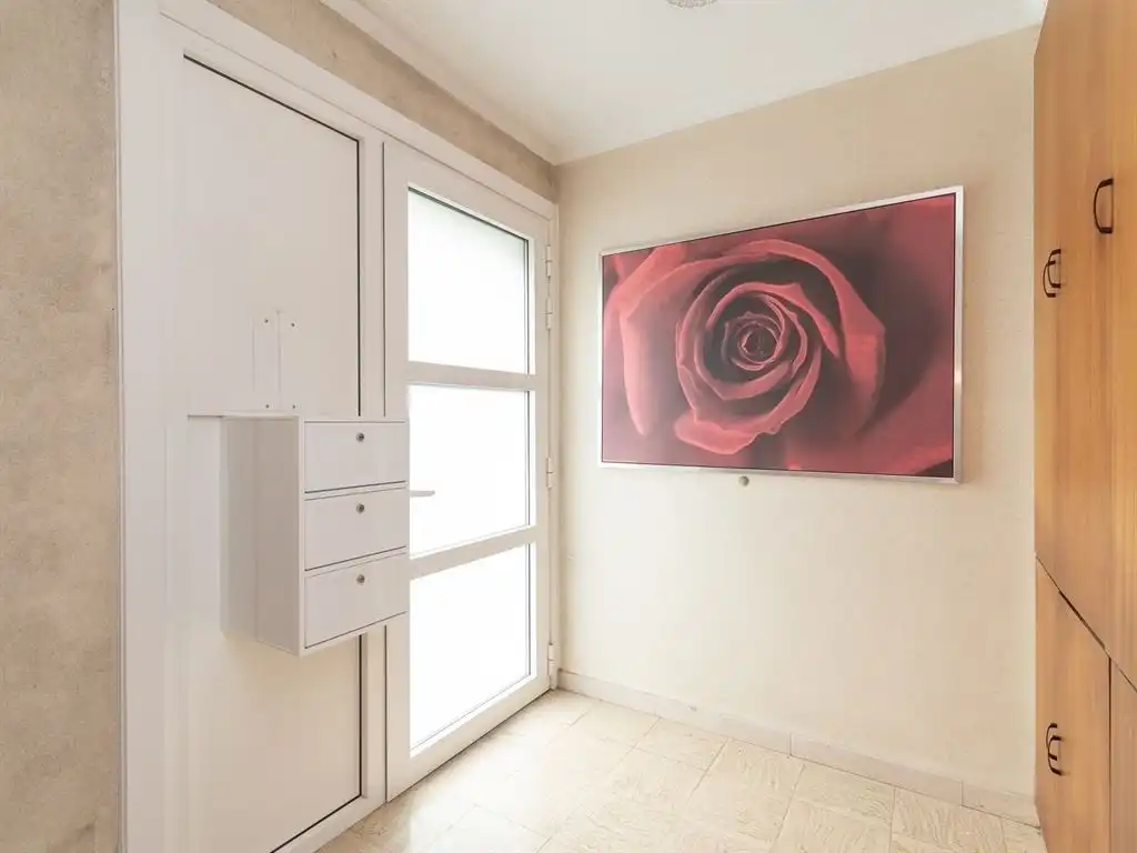Gerenoveerd appartement met terras foto 18