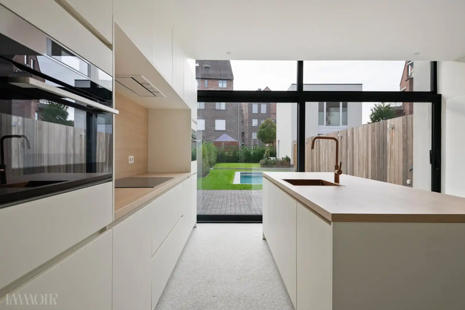 Unieke, volledig gerenoveerde woning met zwembad te Herentals foto {{pictureIndex}}