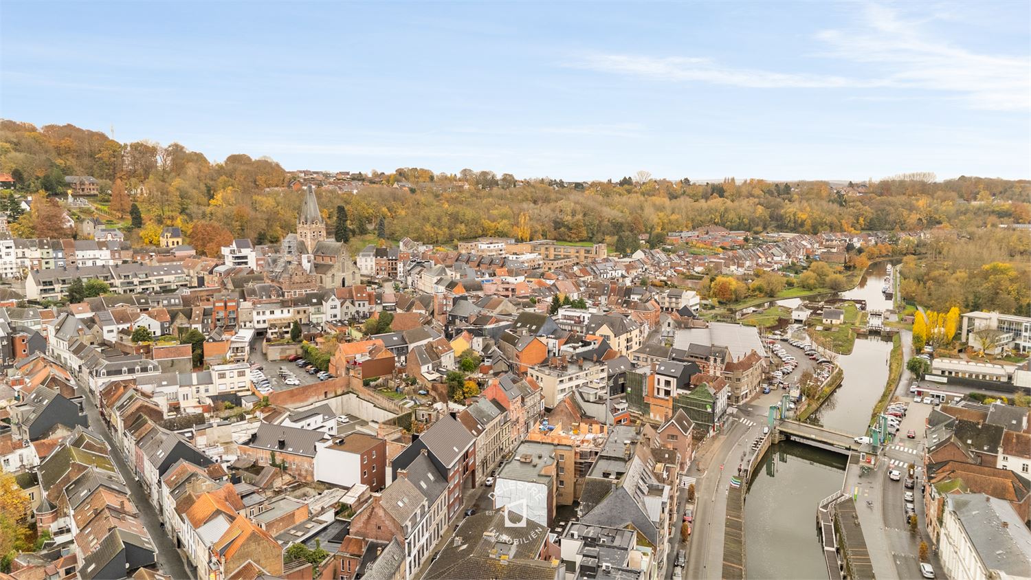 ERG RUIME MULTIFUNCTIONELE EIGENDOM MET 3 GARAGES foto 31