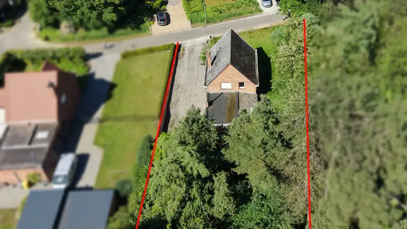 Woning van 155m² in open bebouwing op 10 are 30ca foto 2