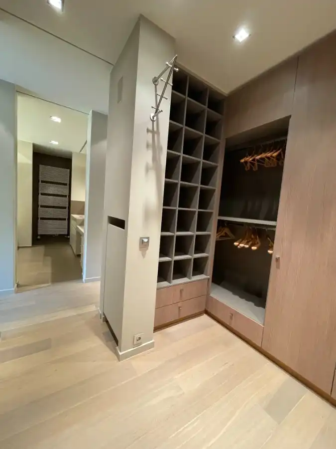 LUXE APPARTEMENT + zeer riant zongericht terras, dubbele garage & (wijn)kelder foto 48