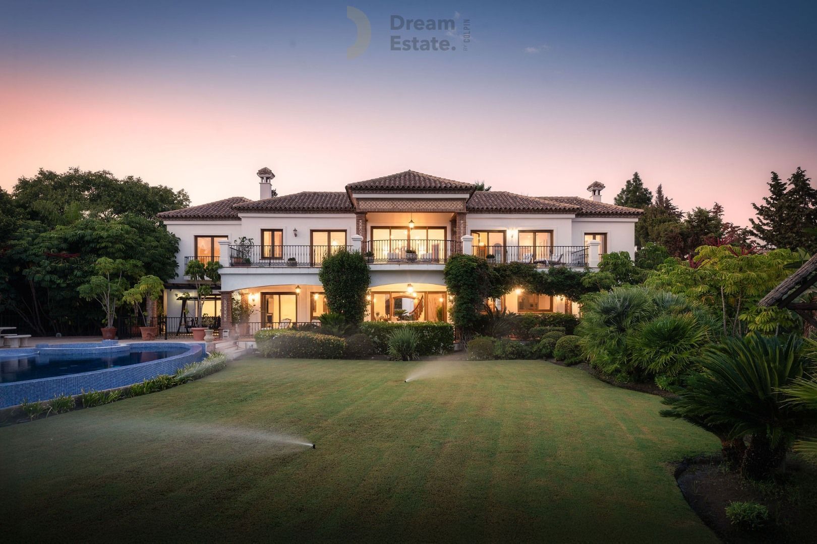 Welkom in deze prachtige villa te El Paraiso, een mix van Andalusische charme en moderne elegantie. foto 44