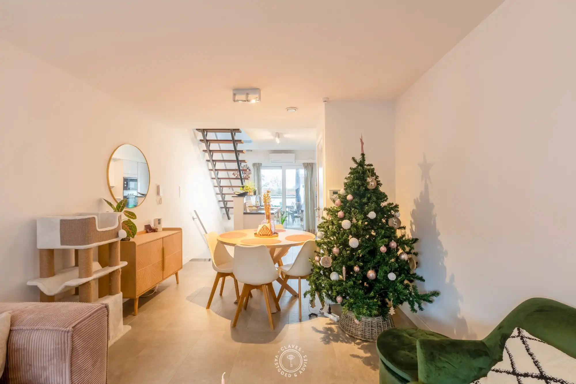 Sfeervol duplex appartement met terras en 1 slaapkamer foto {{pictureIndex}}