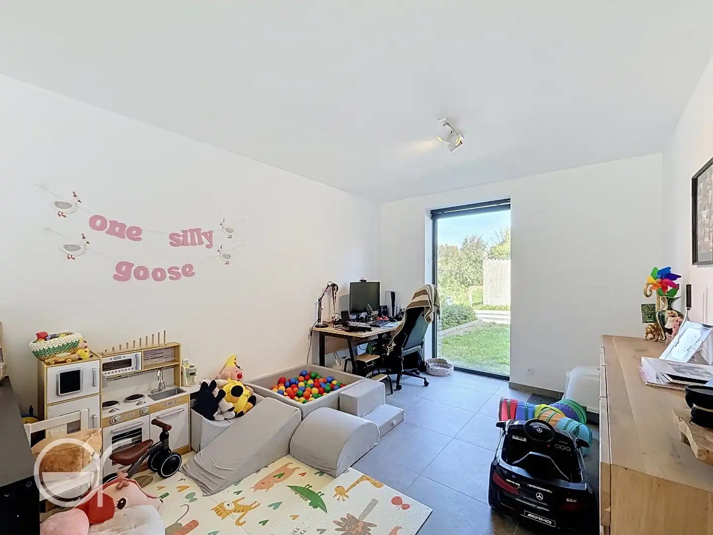 Energiezuinige 3-slaapkamerwoning met tuin en staanplaats in Mariakerke foto 3