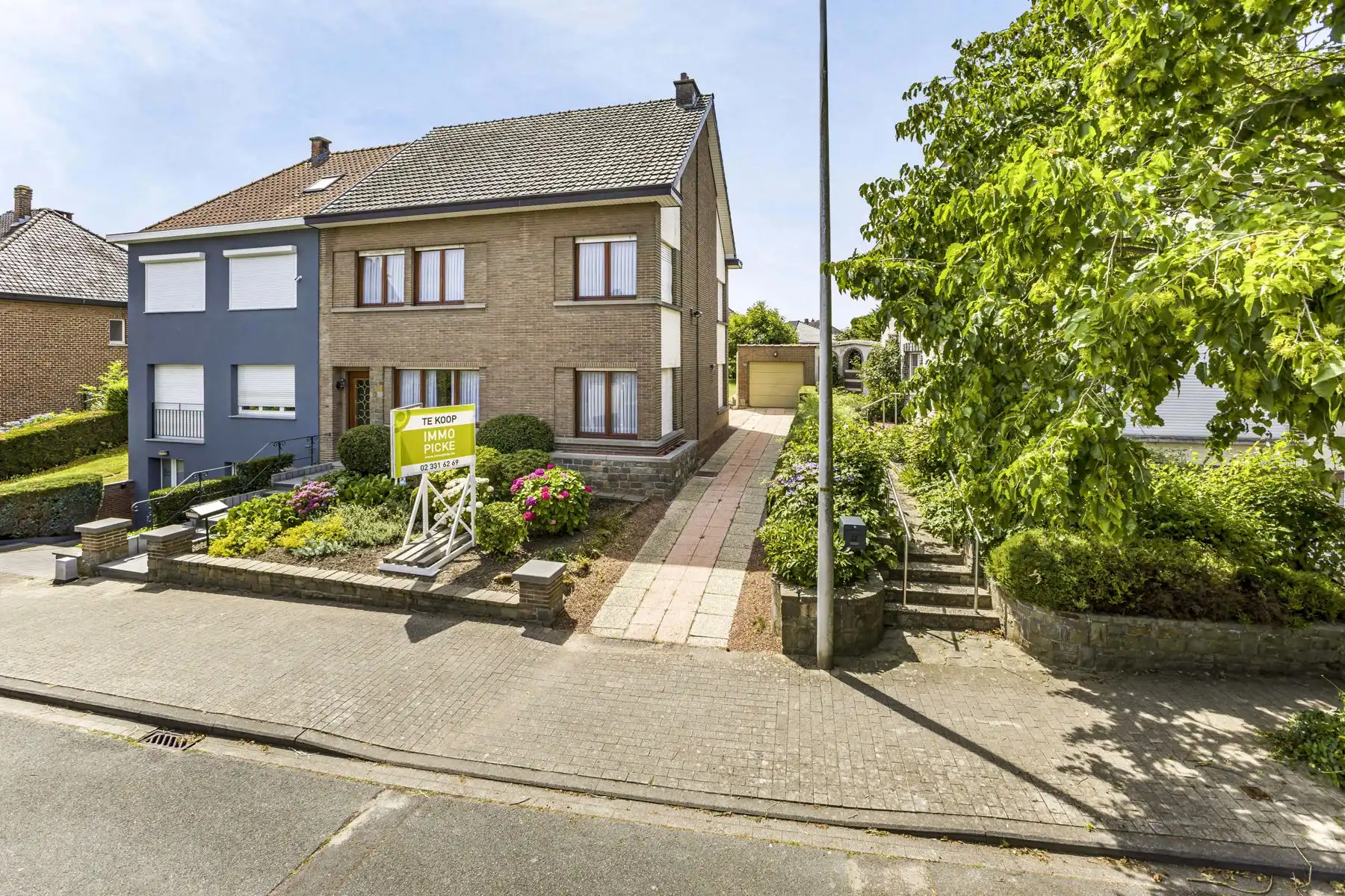 Goed onderhouden woning met garage en leuke tuin foto {{pictureIndex}}