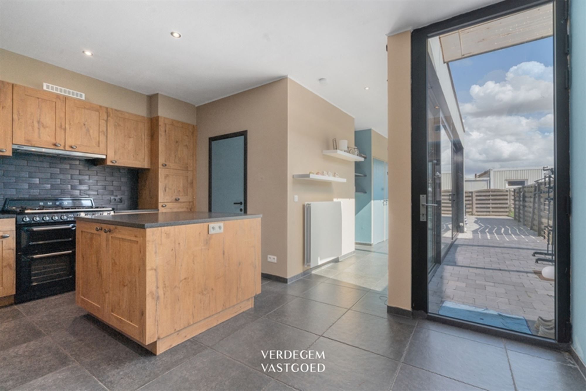 Verrassend leuke woning met kwalitatieve aanbouw, tuintje en 3 slaapkamers foto 5