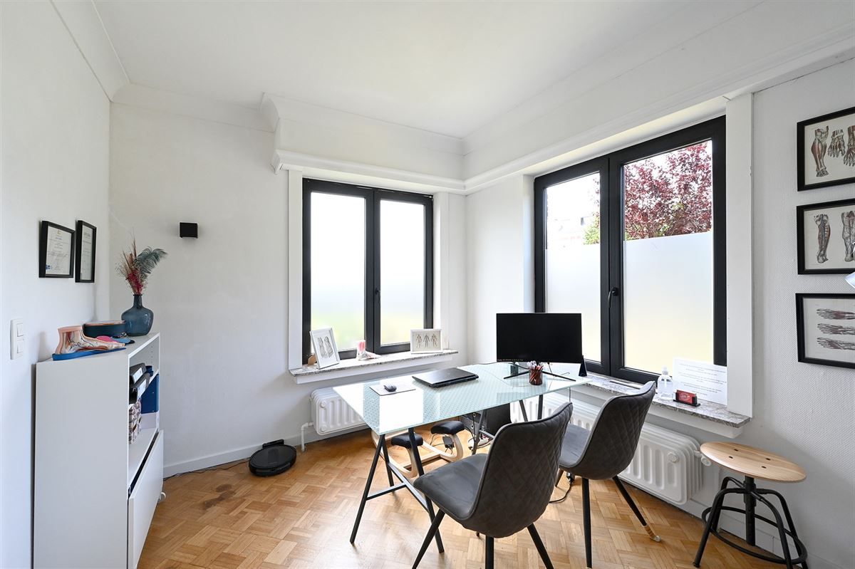 Statige woning op mooi perceel grond foto 11