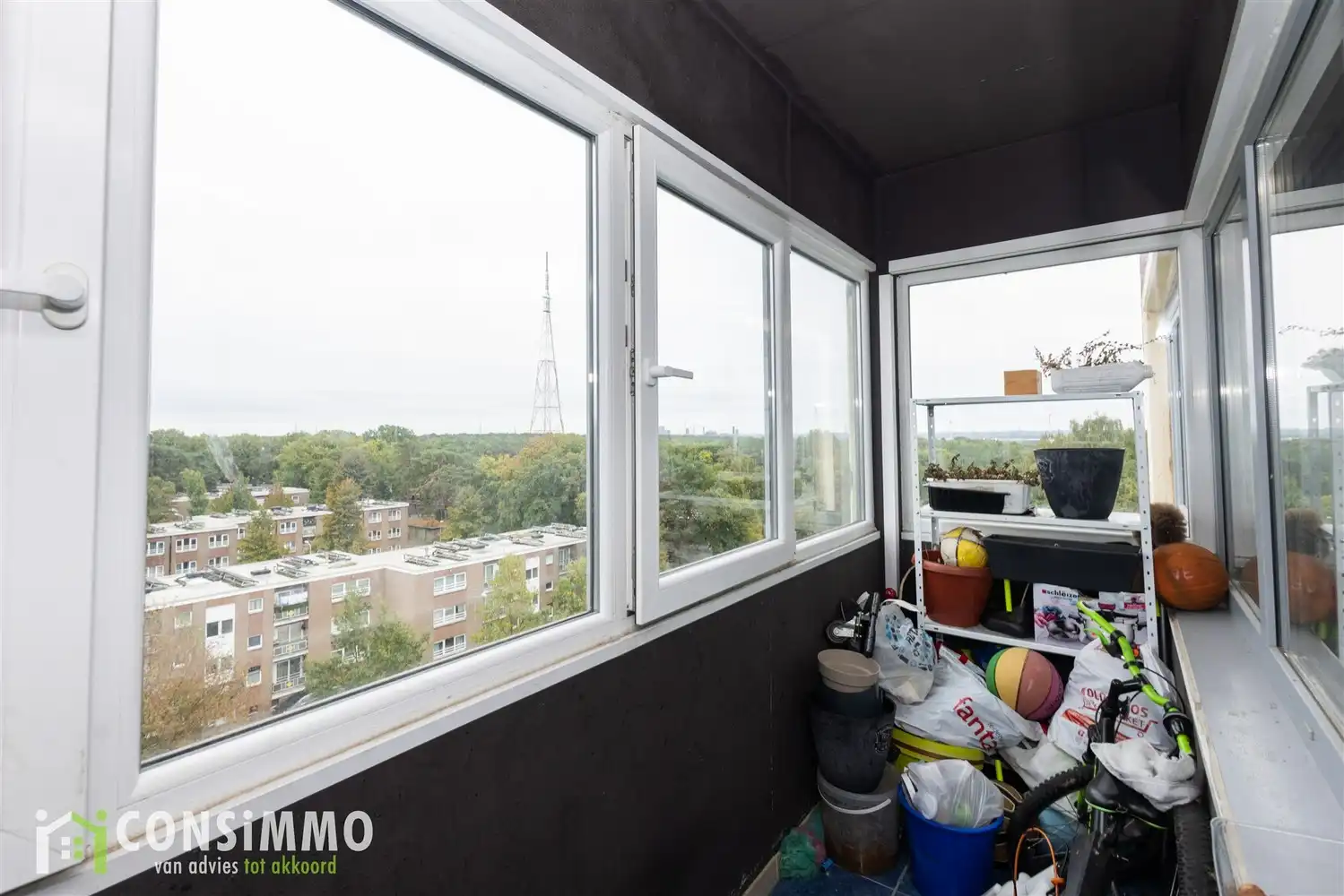 Instapklaar appartement met 3 slaapkamers en overdekt terras in Genk foto 11