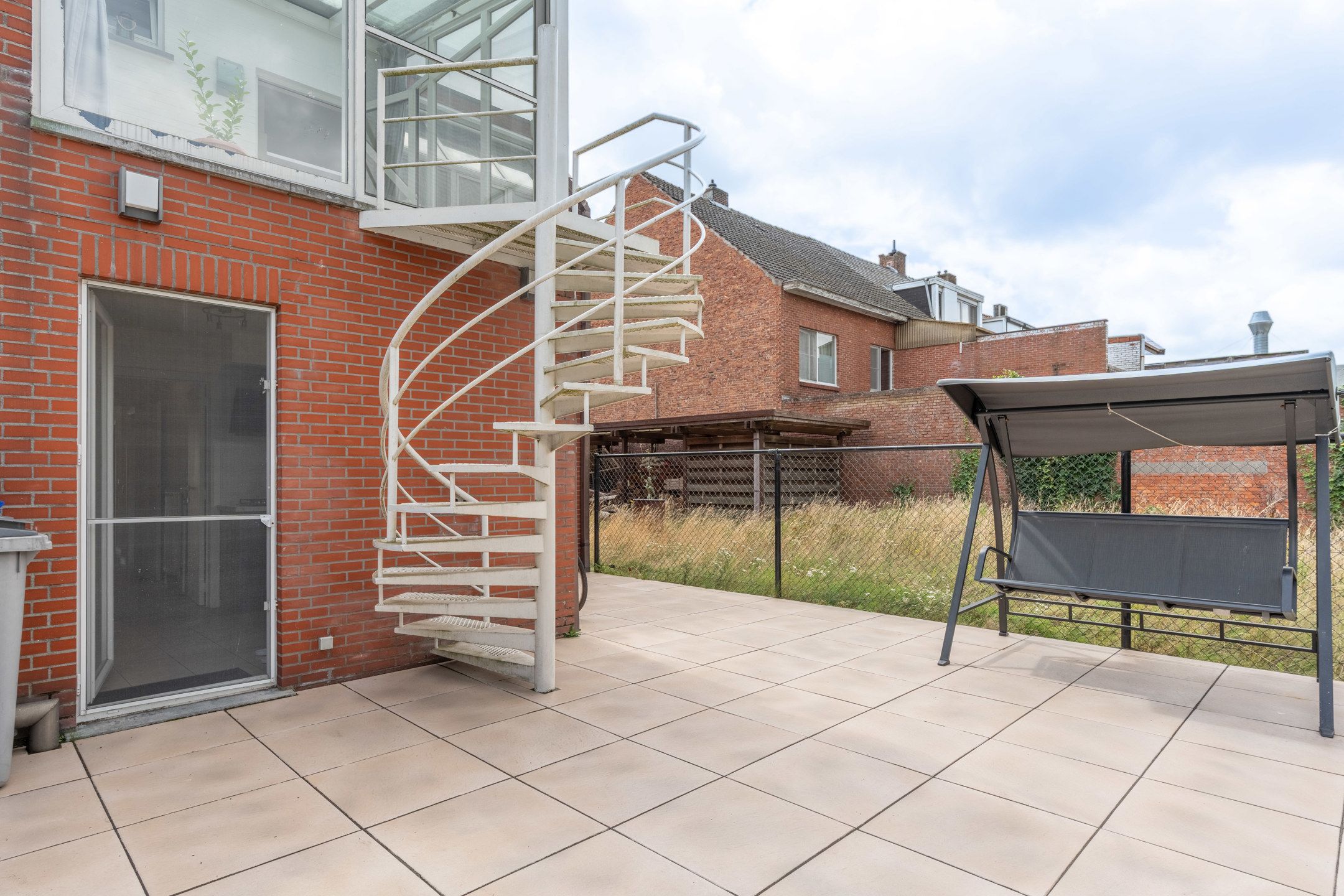 Volledig vernieuwde  woning/kantoor/handelspand met 5 slpks foto 44