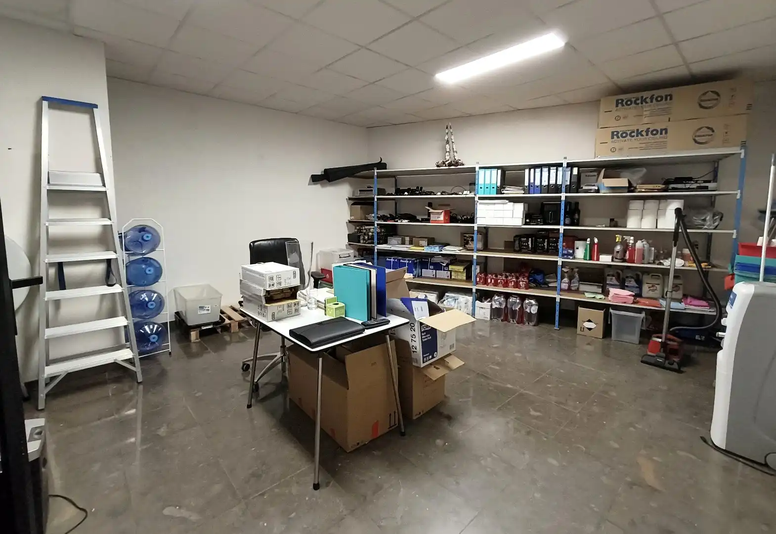 Modern en instapklaar kantoor (264 m²) in het centrum van Borgloon – inclusief 9 parkeerplaatsen foto 11