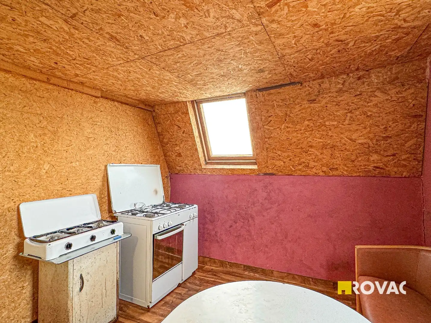 Verder te renoveren woning met mogelijkheden op de grens Izegem - Roeselare foto 11