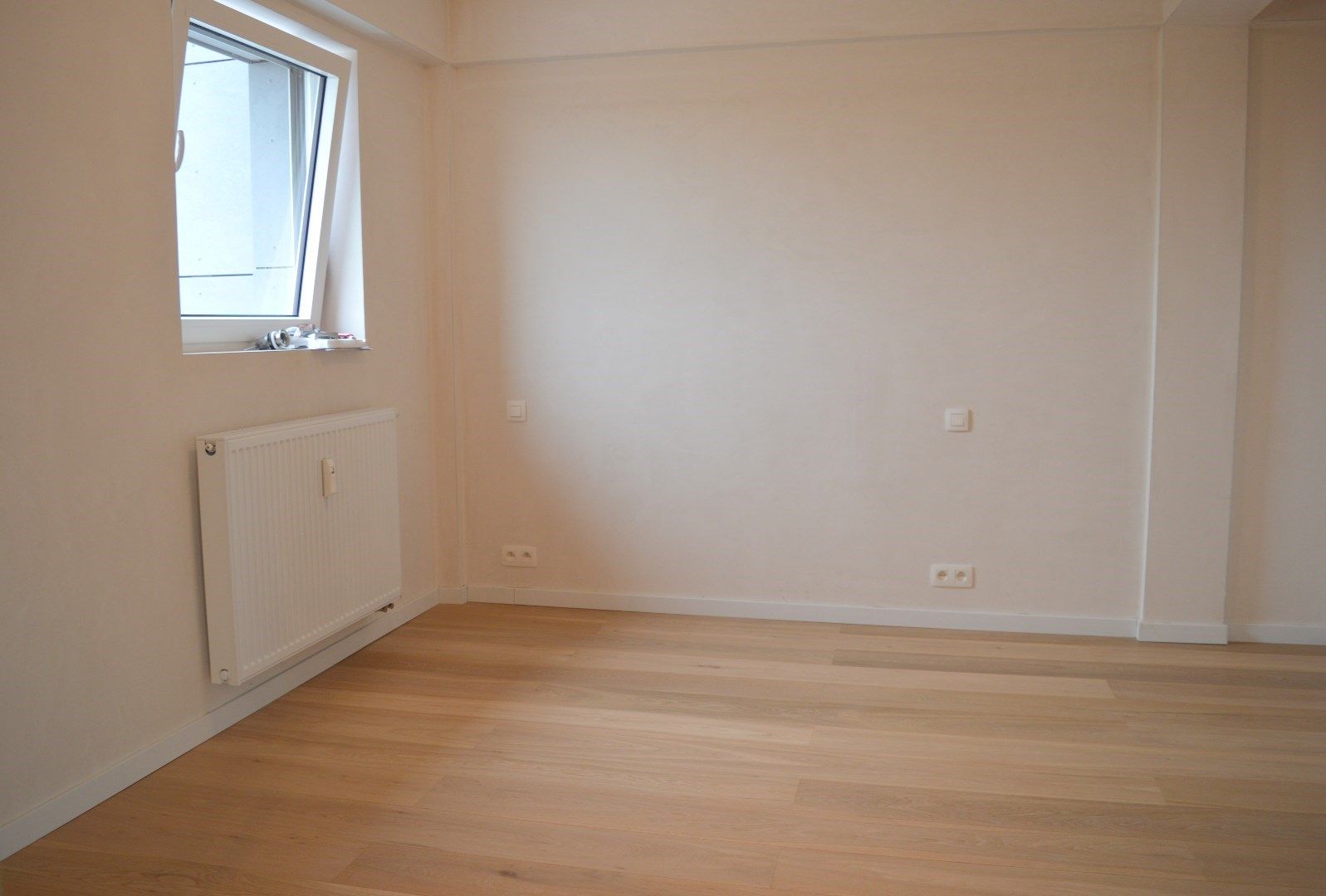 Vernieuwde penthouse met 2 slaapkamers te koop in hartje Gullegem foto 6
