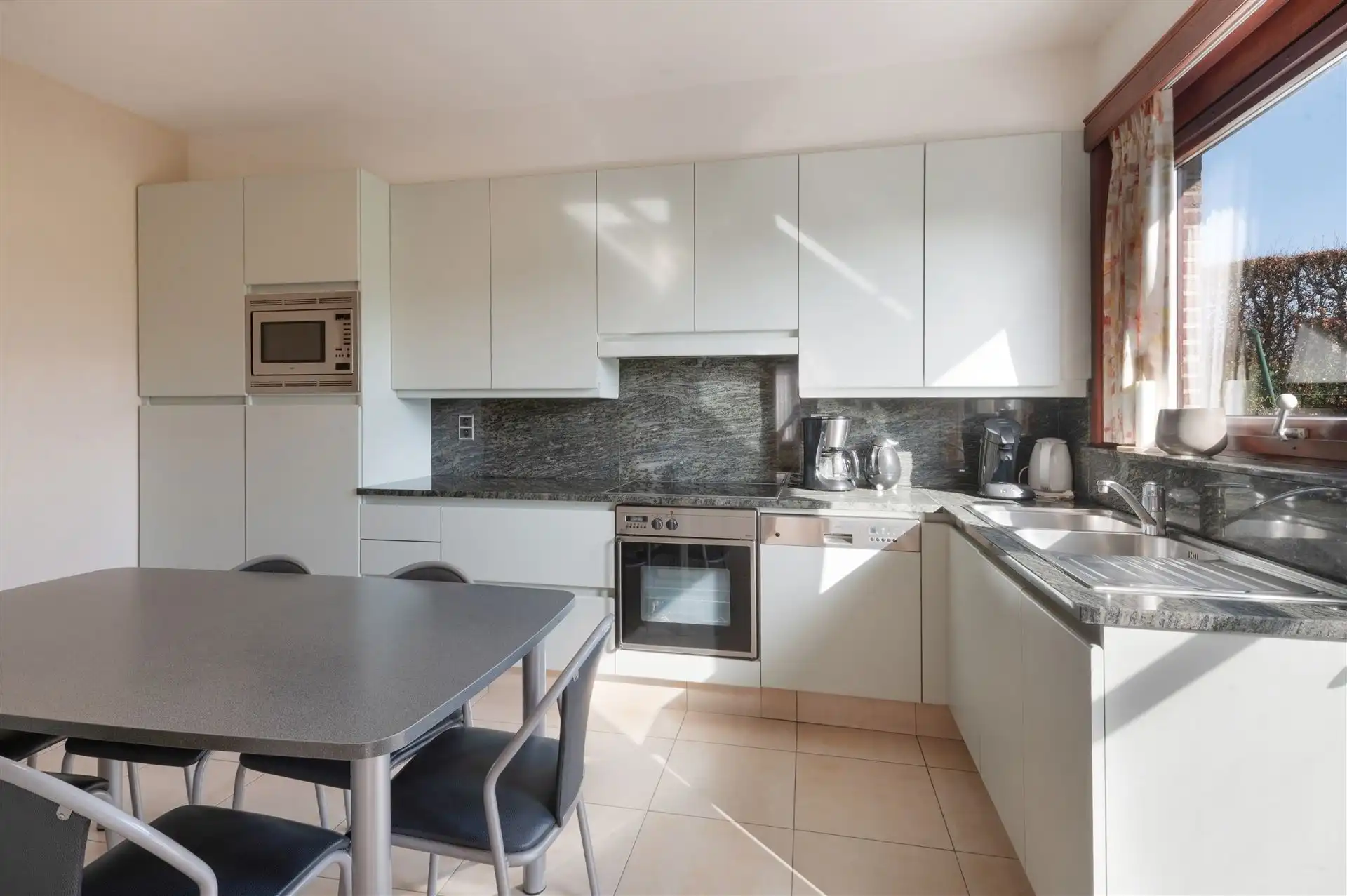 Ruime villa met prachtig uitzicht foto 9