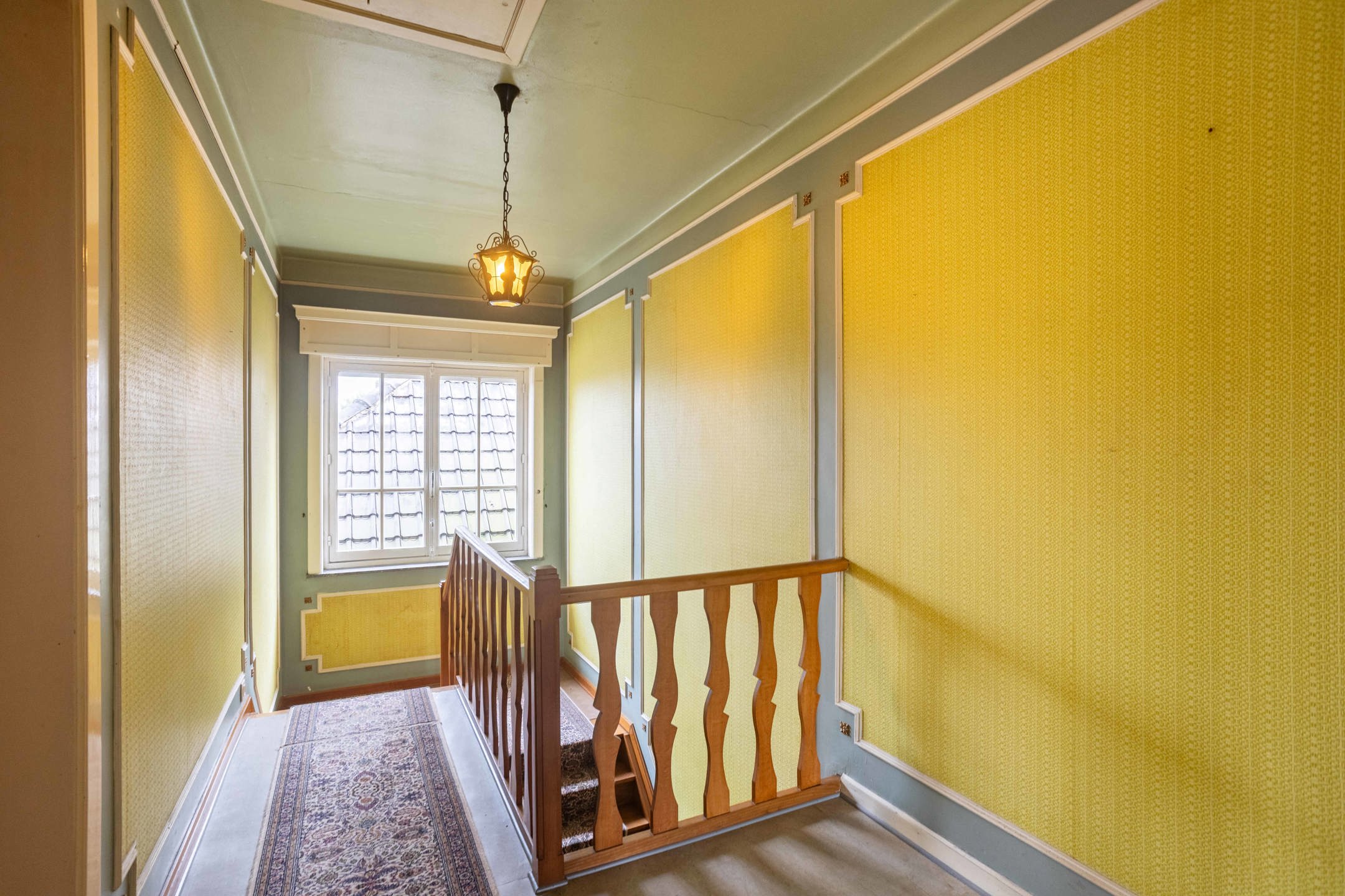 Te renoveren solide woning met garage op uitstekende locatie foto 15