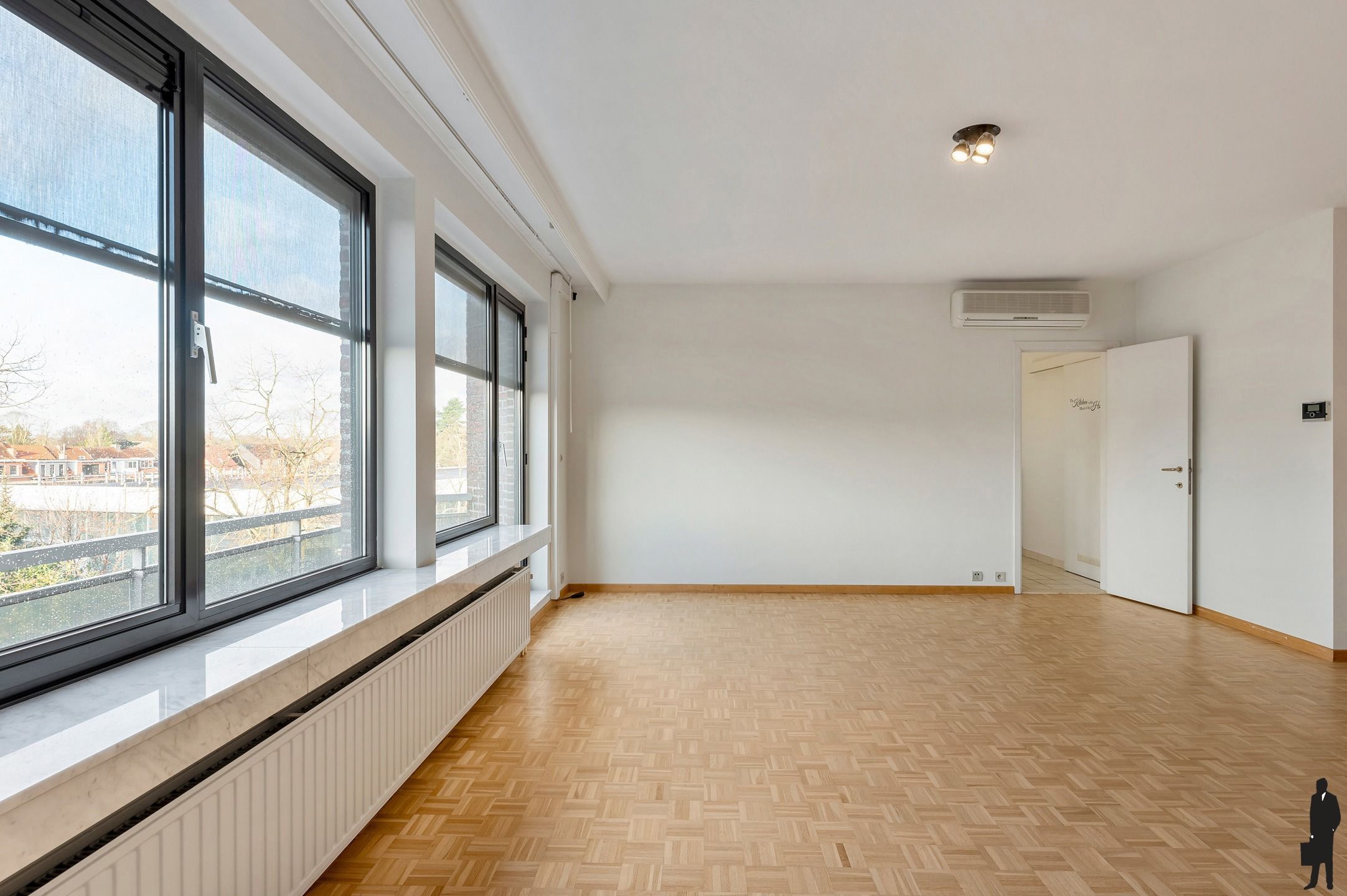 Ruim appartement met 3 slaapkamers pal in het centrum van Brasschaat! foto 5