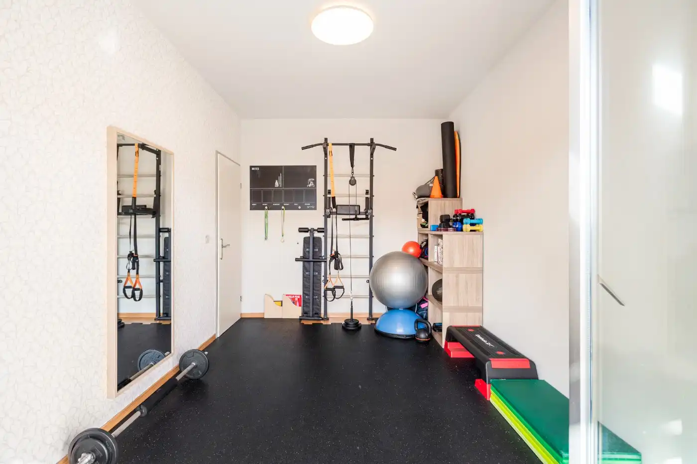 Instapklaar app. op 1e verd. met 2 slpk., balkon en garagebox foto 13