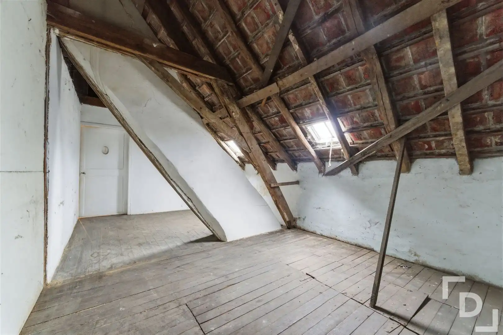 Te renoveren woning met inpandige garage in centrum Watou foto 19