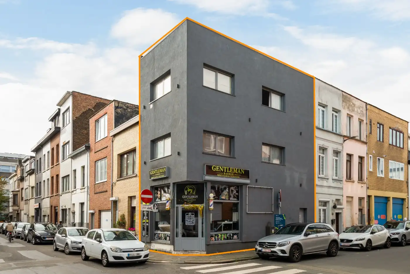 Interessante opbrengsteigendom met handelspand én 2 studio's foto {{pictureIndex}}