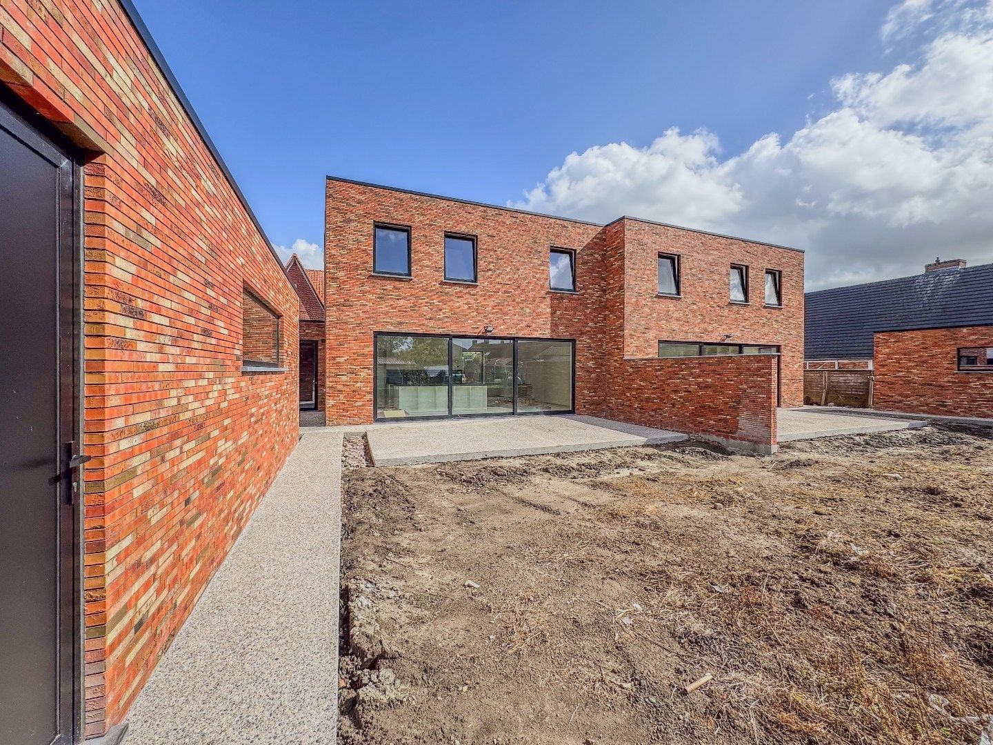 Energiezuinige nieuwbouwwoning met 3 slaapkamers, ruime garage en tuin. foto 24