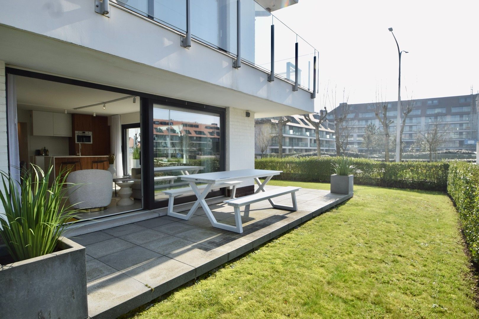 Prachtig hoekappartement met een zuid-west georiënteerd terras en tuin gelegen vlakbij de zee en het casino te Knokke. foto 18