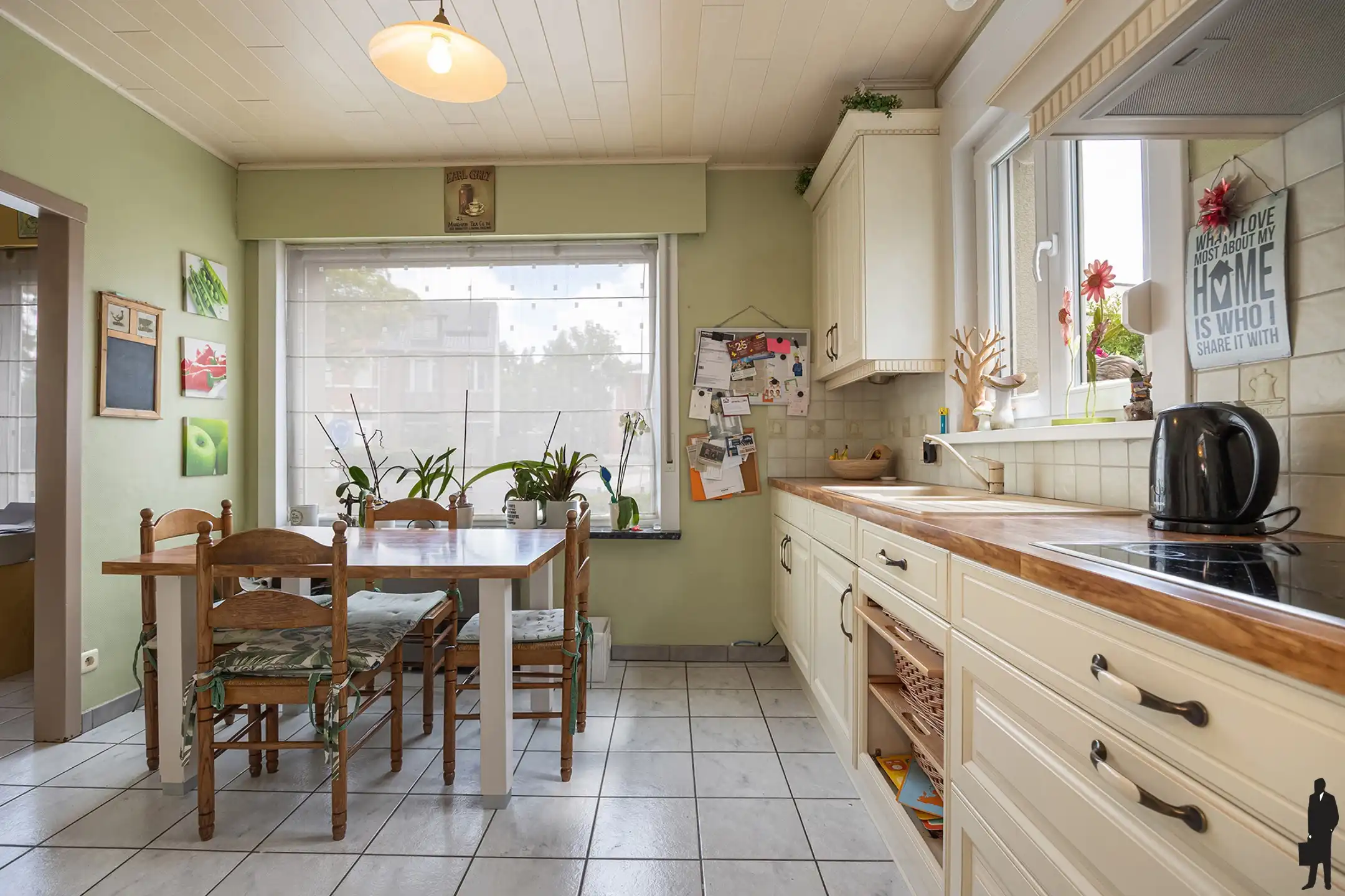 Charmante open bebouwing met zonnige tuin en garage foto 7