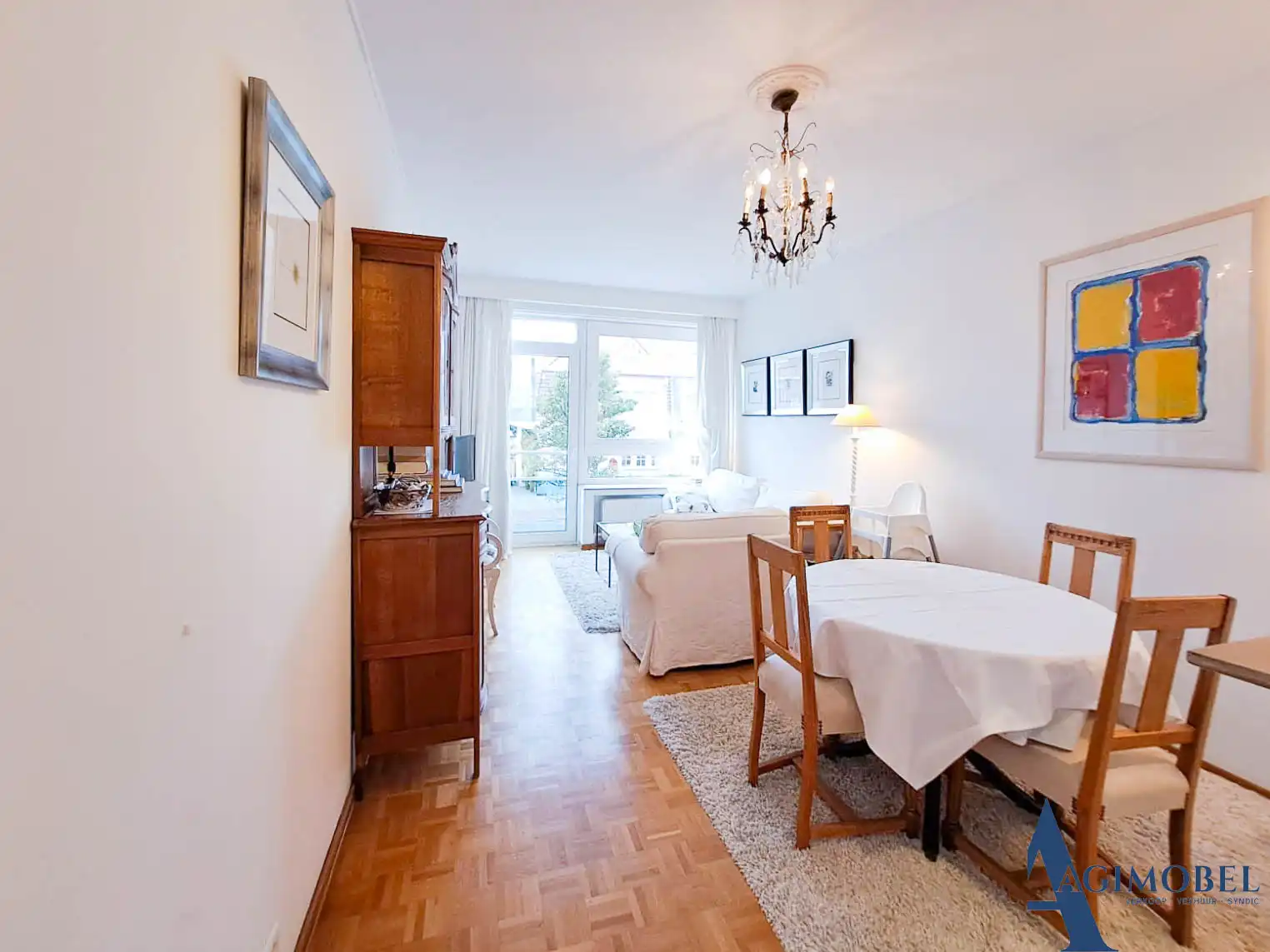 Charmant en lichtrijk 1-slaapkamer appartement met zicht op de villa's foto {{pictureIndex}}