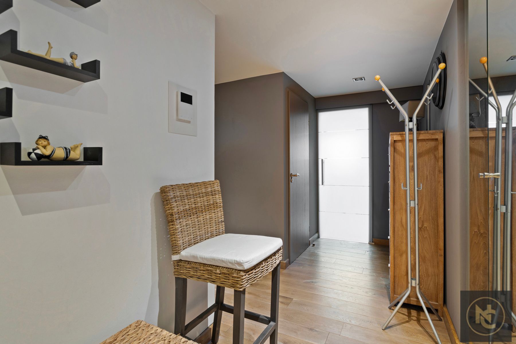 Stijlvol dakappartement met 1 slaapkamer en autostaanplaats foto 3