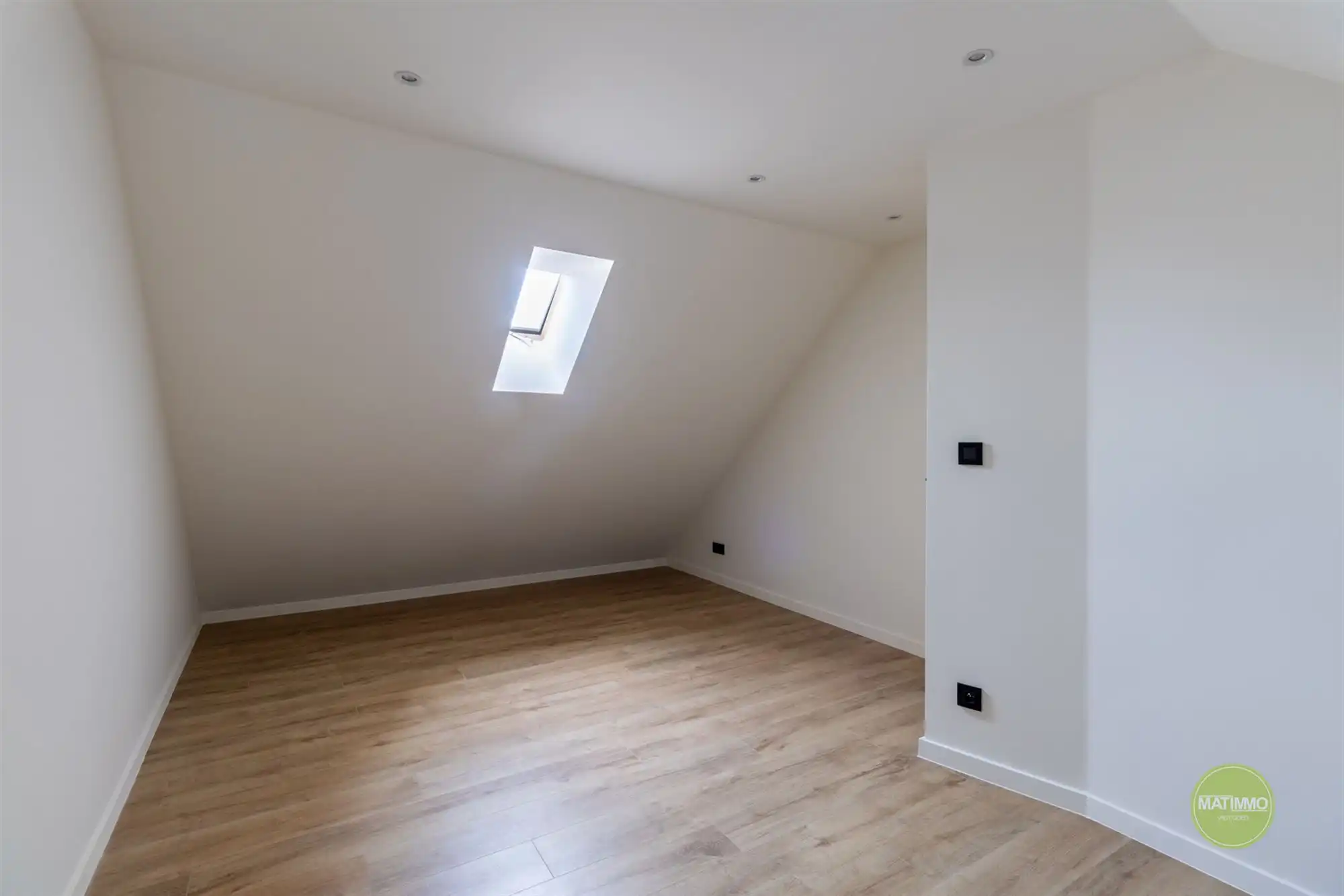 Gerenoveerde woning met twee slaapkamers en garage in Mol foto 12