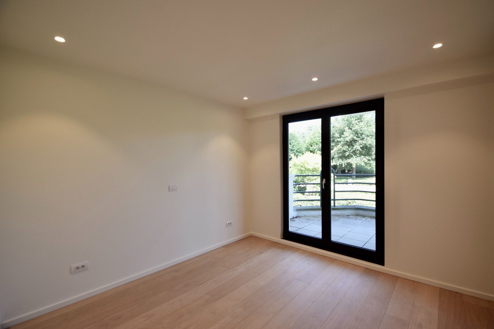 Zonovergoten tuin appartement met groot terras en prachtige tuin gelegen in het exclusieve domein Tennis Gardens. foto 15