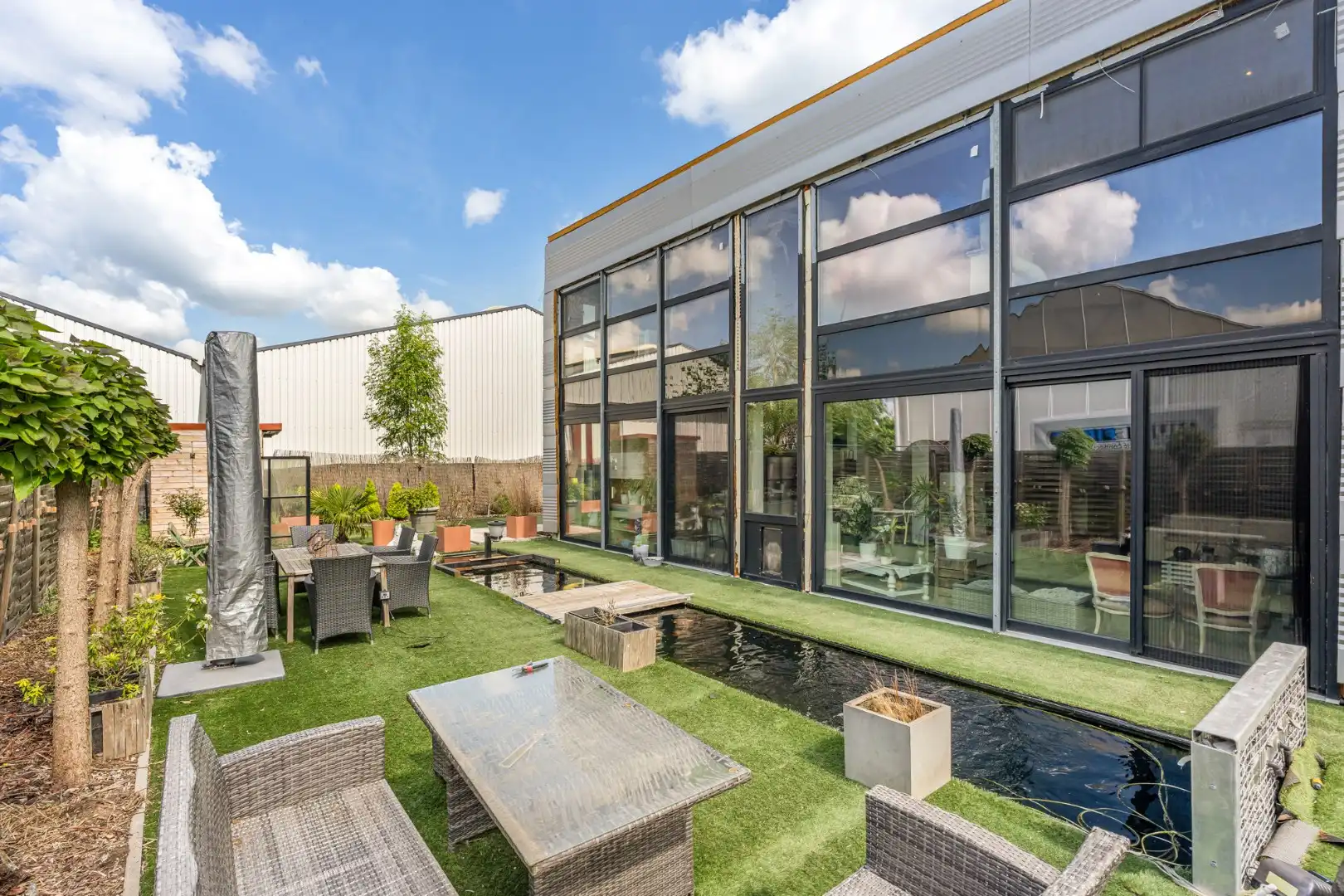Bedrijfsgebouw met toonzaal, kantoren, magazijn en woonst - groot 700m²  foto 38