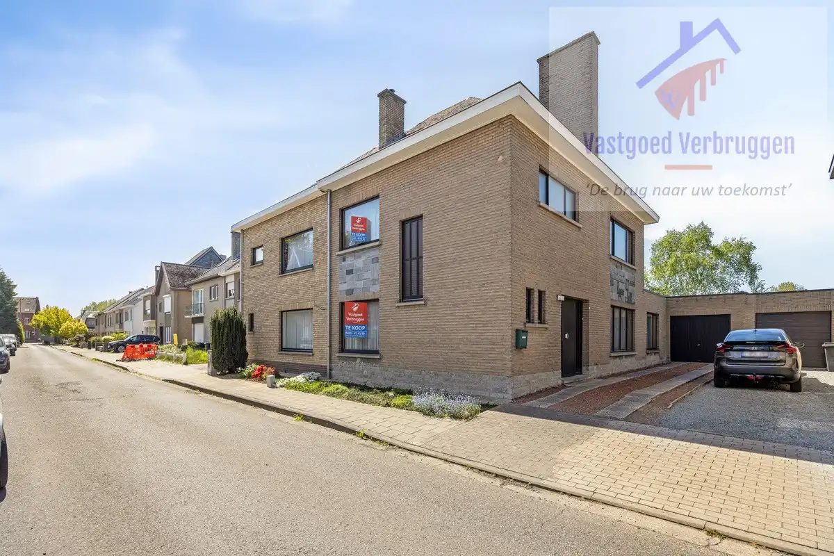 Hoofdfoto van de publicatie: Goed gelegen ruime halfopen bebouwing met prachtige zongerichte tuin