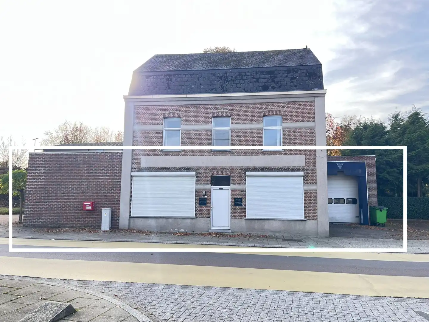 Gelijkvloerse koel- en handelsruimtes met laad- en loskade foto {{pictureIndex}}