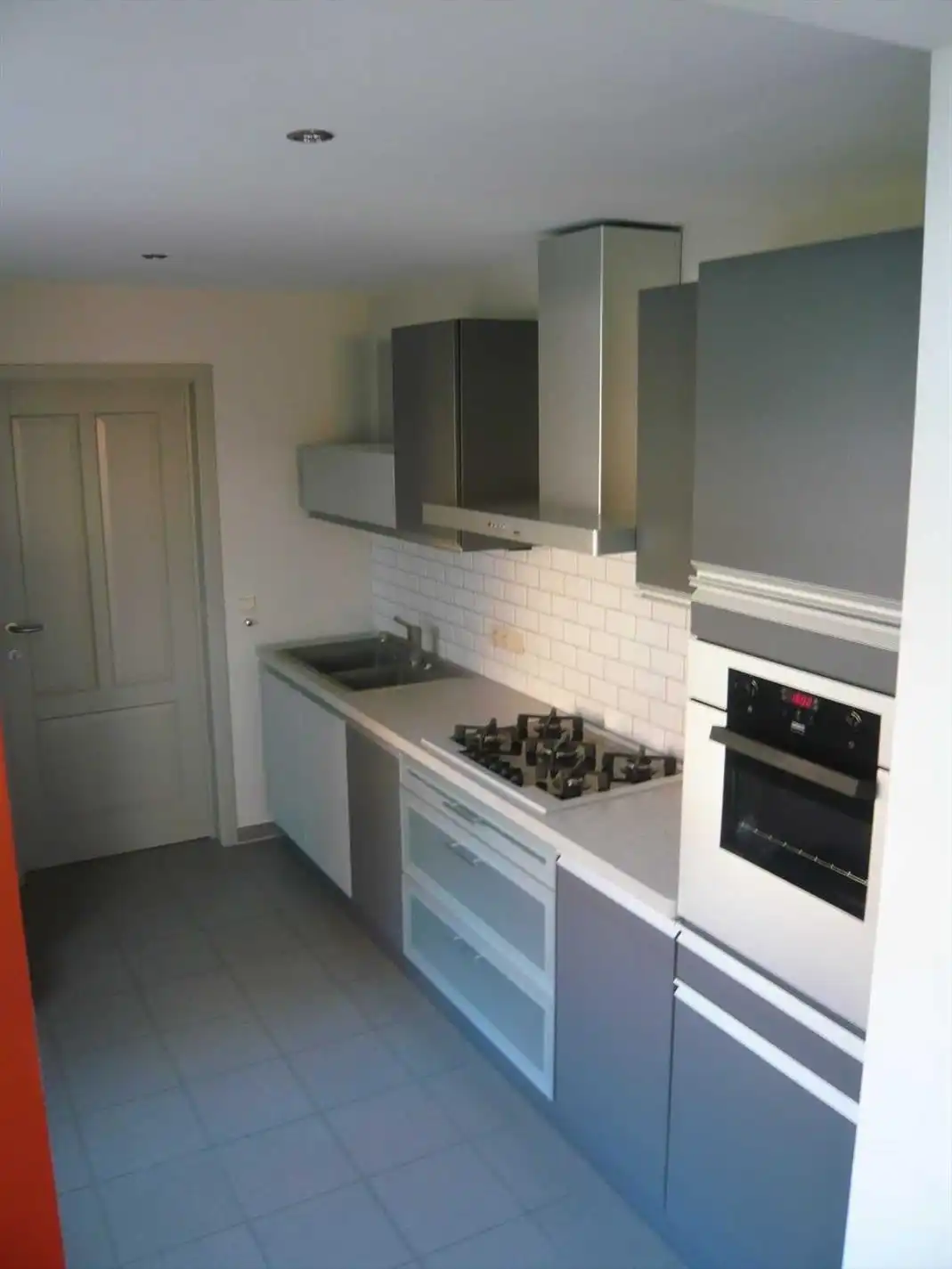 Mooie gerenoveerde vrijstaande woning met garage en achterliggend terrastuintje. foto 7