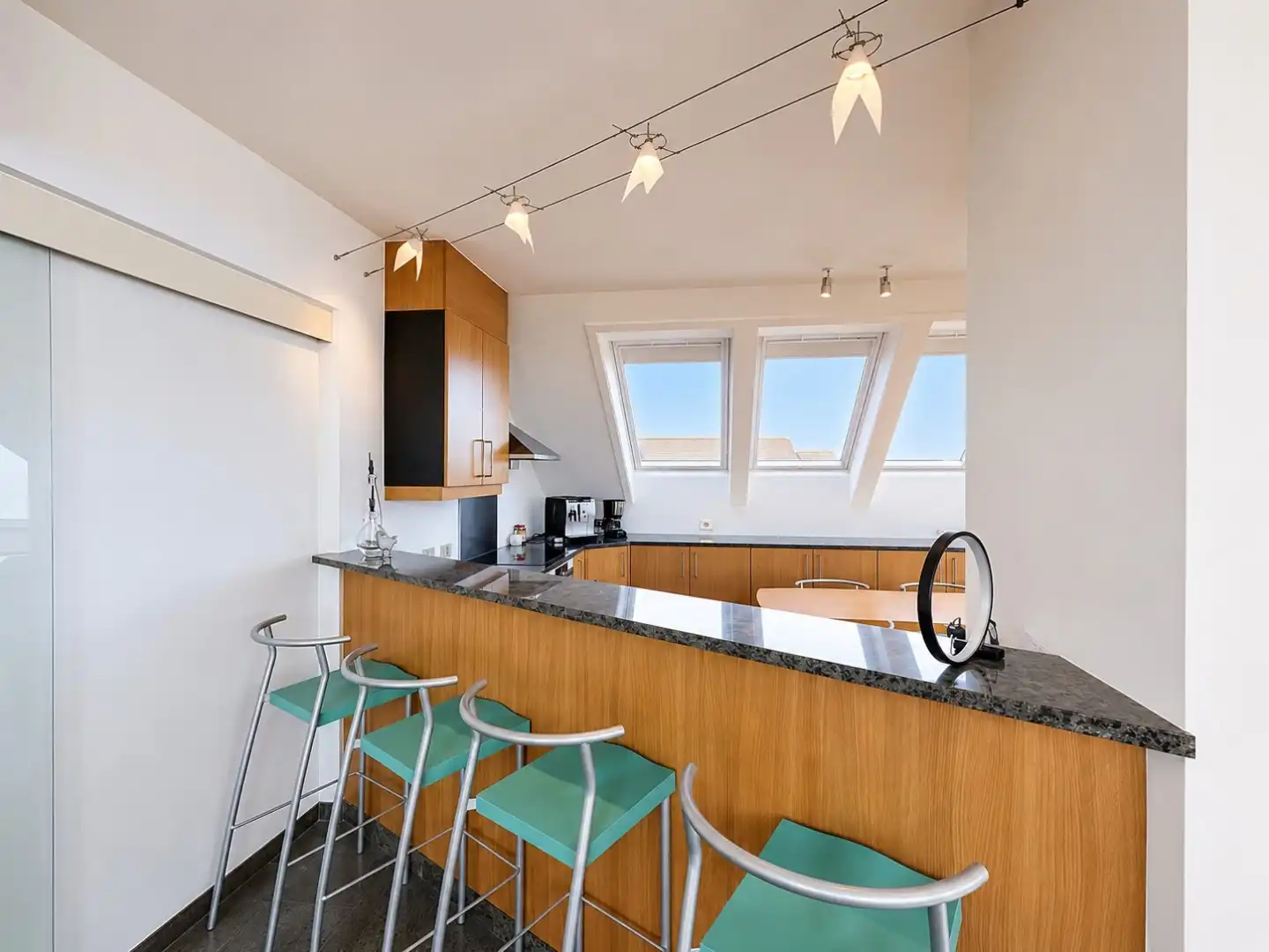 Unieke penthouse met vier terrassen en frontaal zeezicht te Sint-André (Oostduinkerke) foto 7