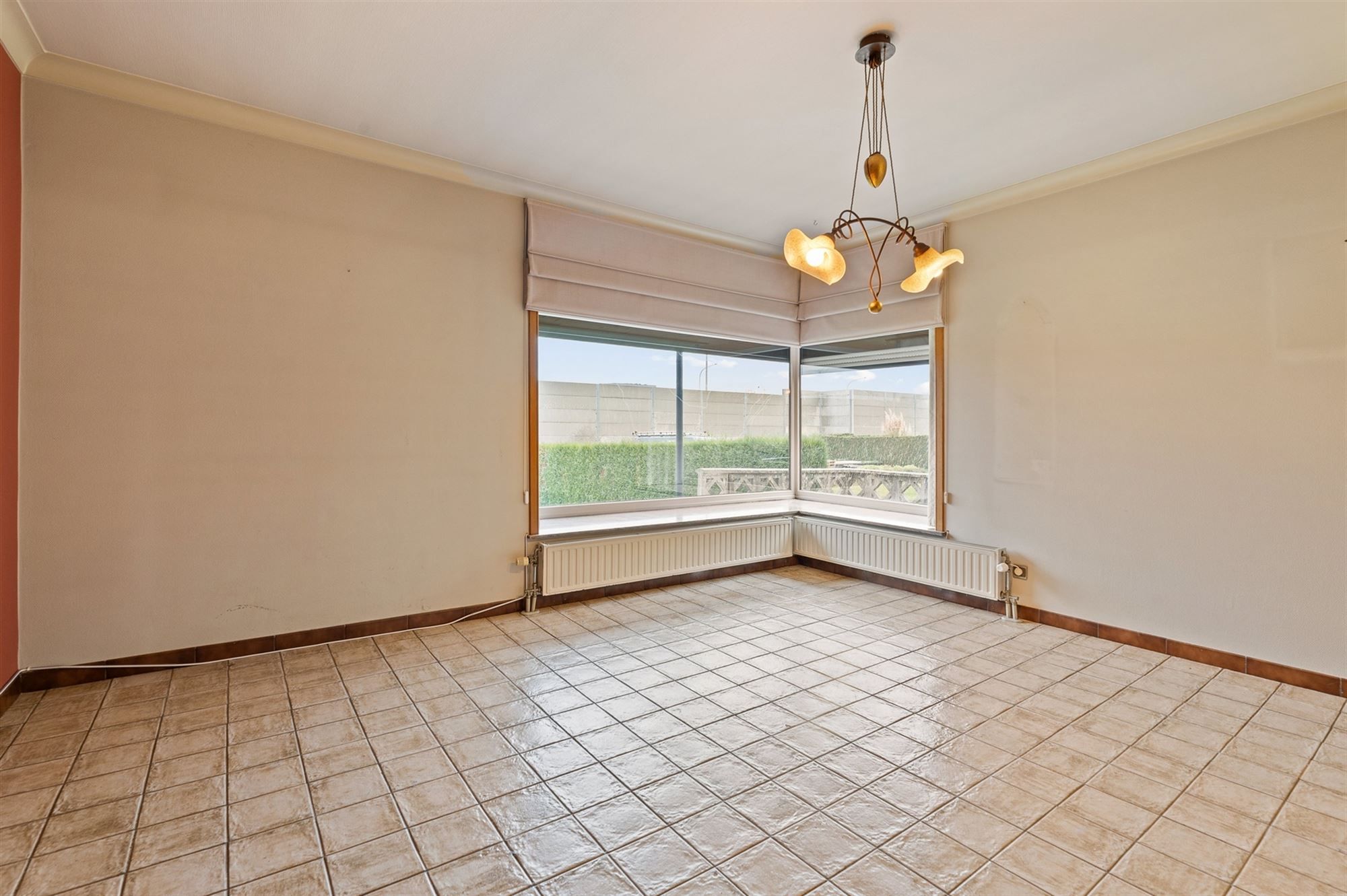 OP TE FRISSEN WONING MET 3 SLAAPKAMERS GELEGEN OP EEN RUIM PERCEEL VAN 11A70CA TE PAAL foto 3