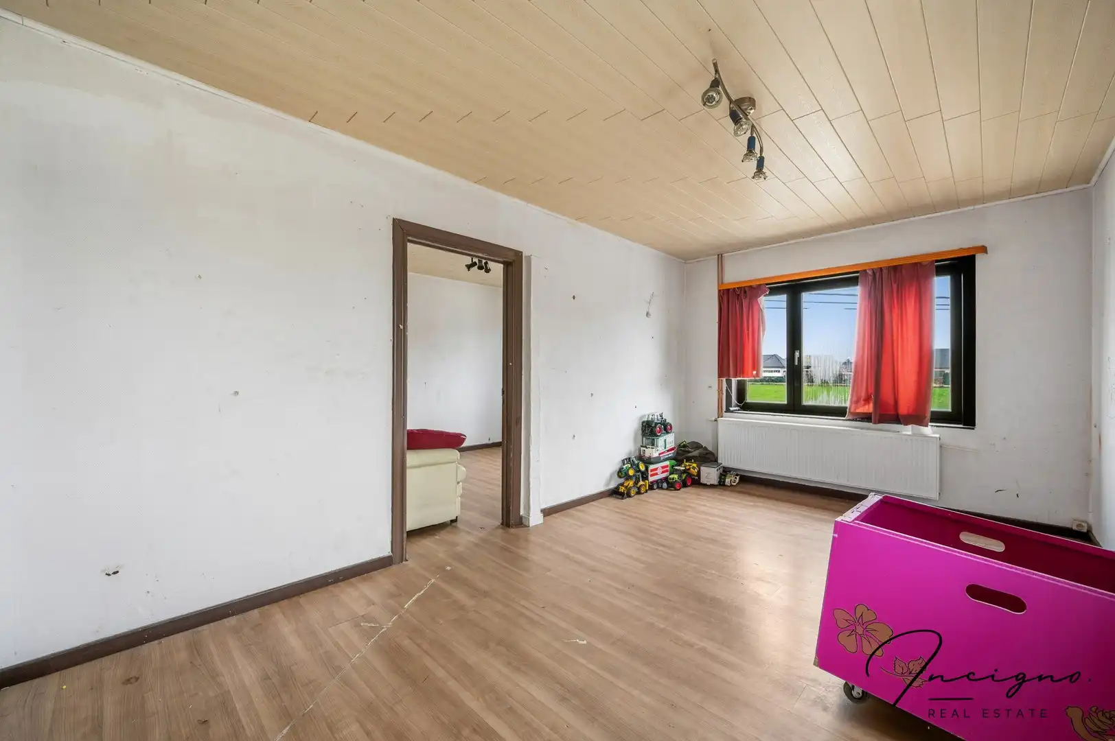 Handelspand met woonst met uitstekende visibiliteit foto 11