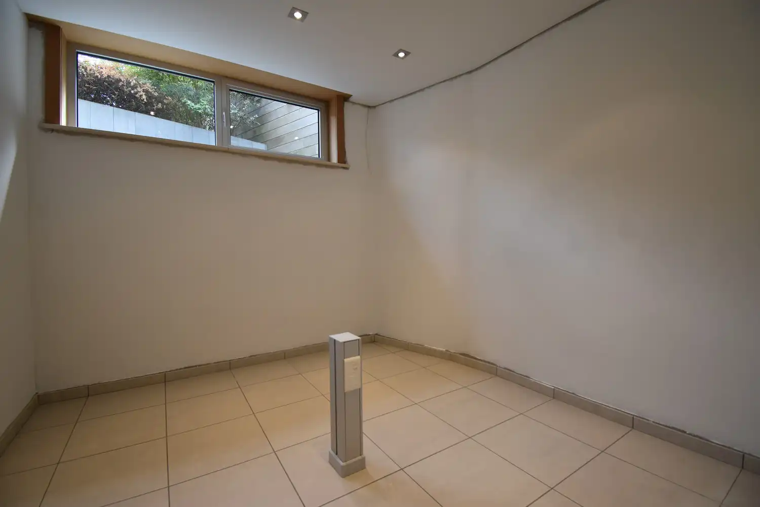 Ruime woning met praktijkruimte te Ruiselede. foto 26