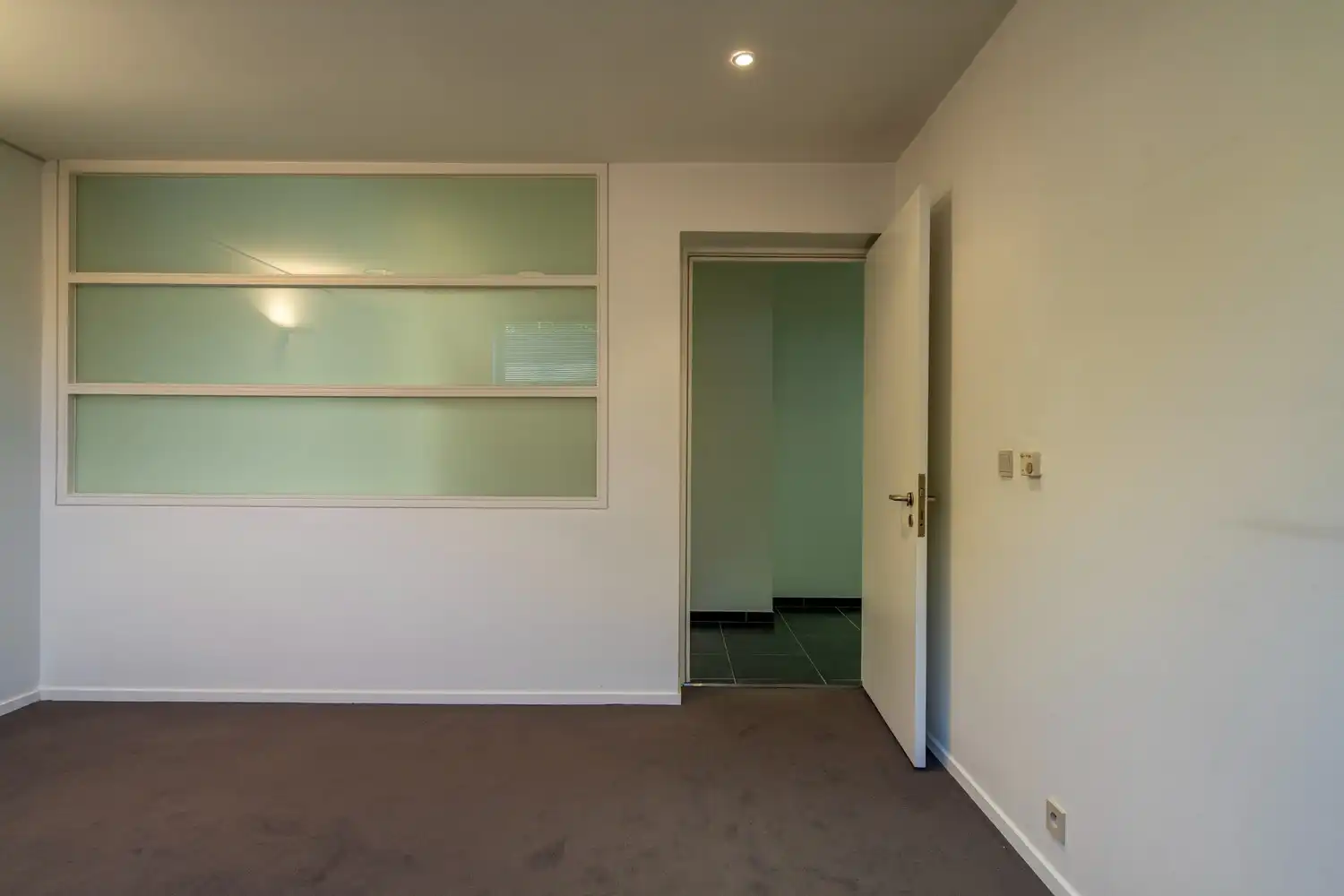RUIME KANTOORRUIMTE 203 m² MET GARAGEBOX foto 14