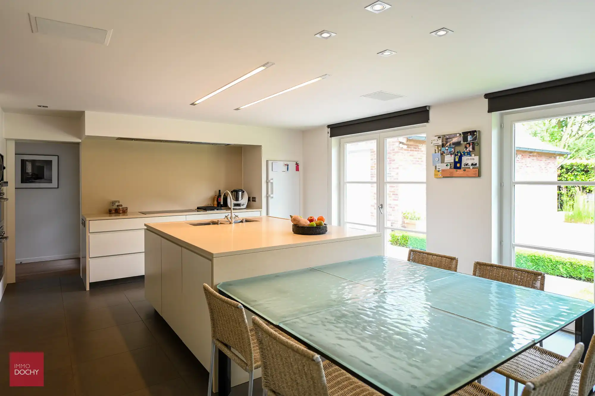 Instapklaar landhuis met bijgebouw foto 17