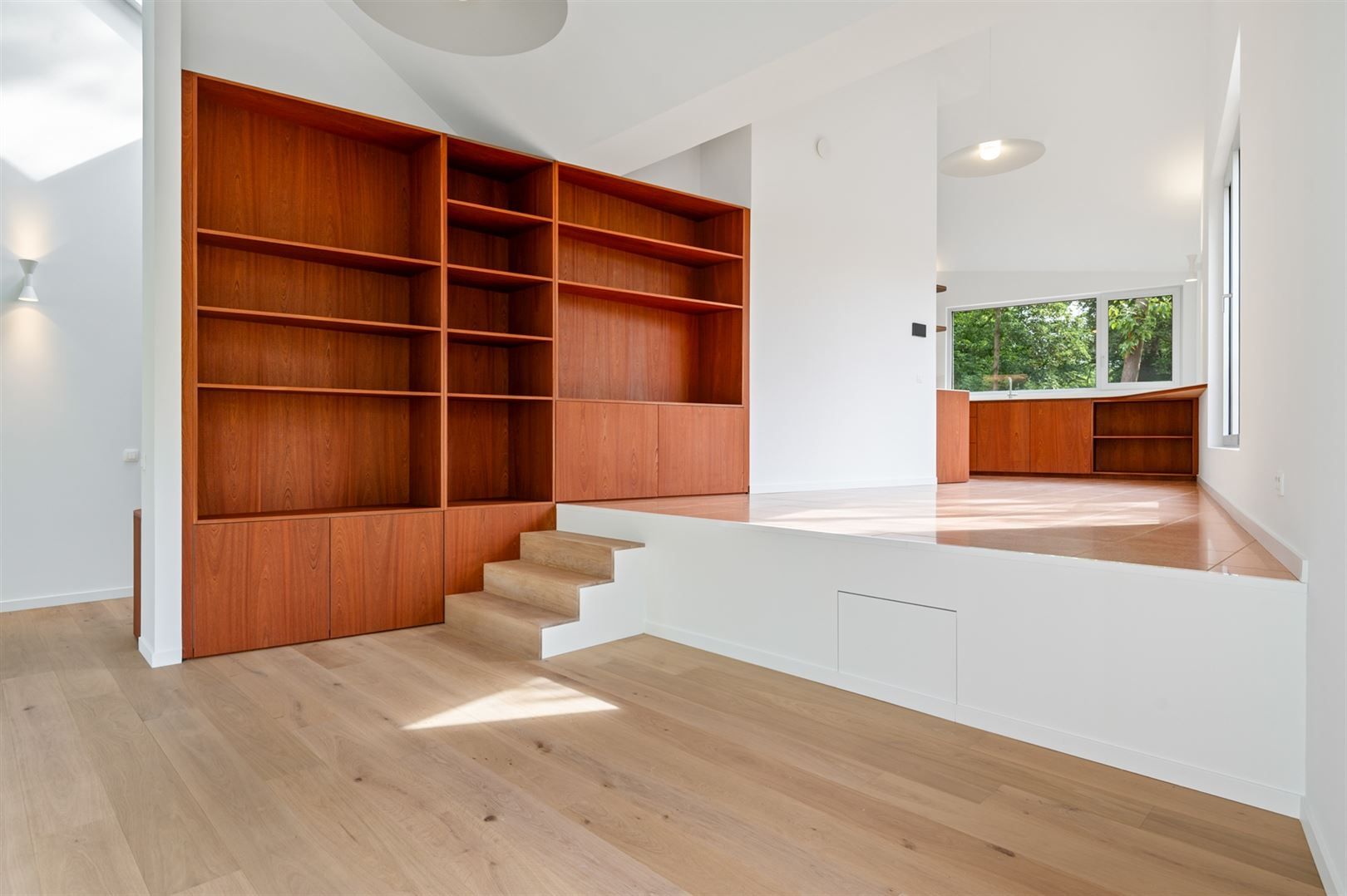 Luxe nieuwbouwappartement met terras, tuin en parking. foto 6